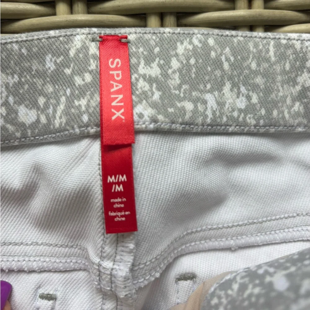 Spanx NEW WITH TAGS Tummy Control Ankle Jean-Ish Leggings medium layered‎